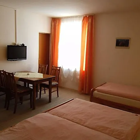 Zum Neubau Hotel