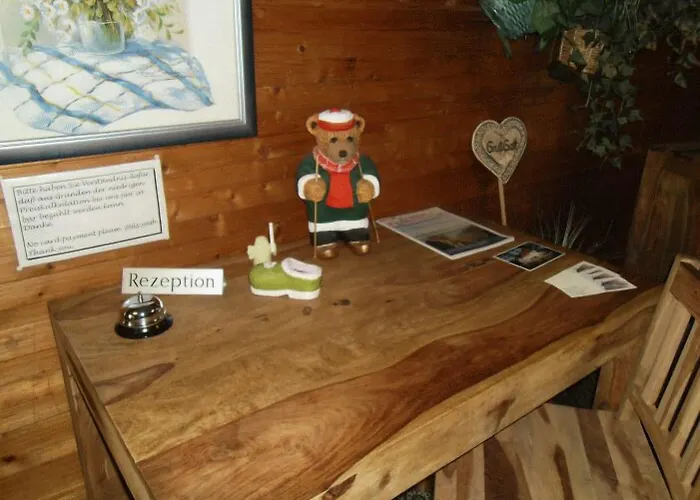 Zum Neubau ホテル 2*