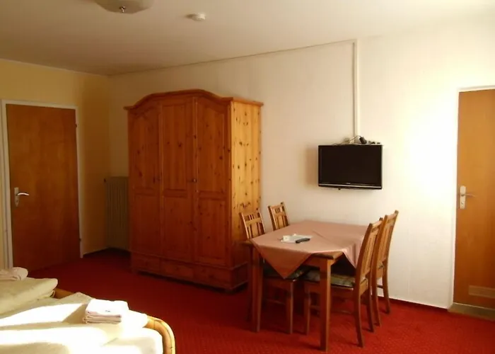 Zum Neubau ホテル